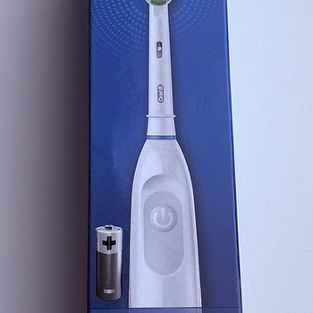 Oral-B Pro Battery Power Toothbrush Precision Clean