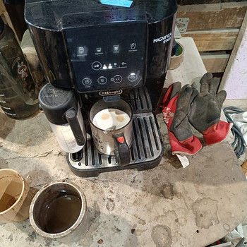 Продам кофемашинку Dēlonghi Magnifica start