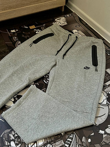Müüa Nike 'Tech Fleece' püksid (1 foto / 3)