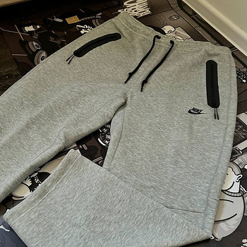Müüa Nike 'Tech Fleece' püksid