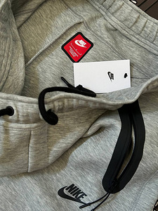 Müüa Nike 'Tech Fleece' püksid (2 foto / 3)