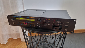 Продается ROLAND JV-1080 (2 фото из 2)
