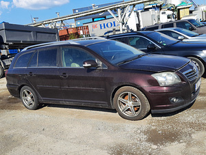 TOYOTA AVENSIS 2,2 D-KAT, VARUOSAD (3 foto / 10)