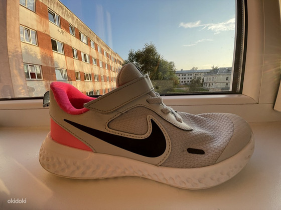 NIKE
