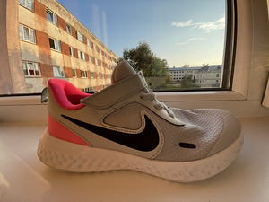 NIKE (1 фото из 2)