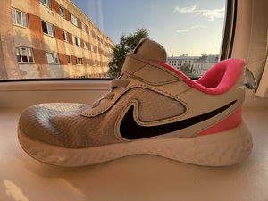 NIKE (2 фото из 2)