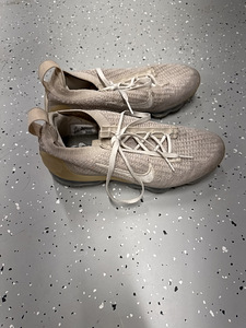 Nike vapormax размер 39 б/у (1 фото из 4)