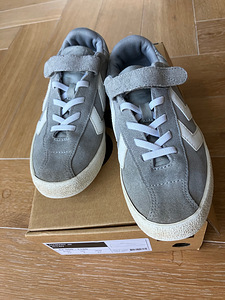 Hummel tennised, s 33 (1 foto / 3)