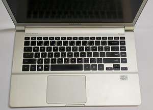 Ноутбук Samsung NP900X4D + Зарядка (аку не работает) (4 фото из 8)