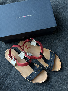 Сандалии Tommy Hilfiger (1 фото из 4)
