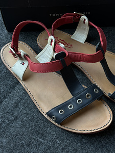 Сандалии Tommy Hilfiger (3 фото из 4)