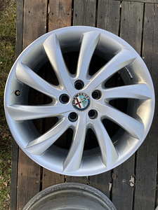 Alfa Romeo 17 veljed (3 foto / 6)