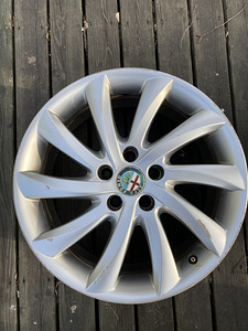 Alfa Romeo 17 veljed (5 foto / 6)