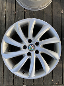 Alfa Romeo 17 veljed (6 foto / 6)