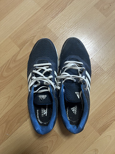 Кроссовки ADIDAS (1 фото из 3)