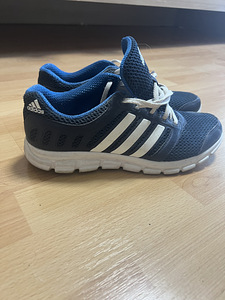 Кроссовки ADIDAS (2 фото из 3)