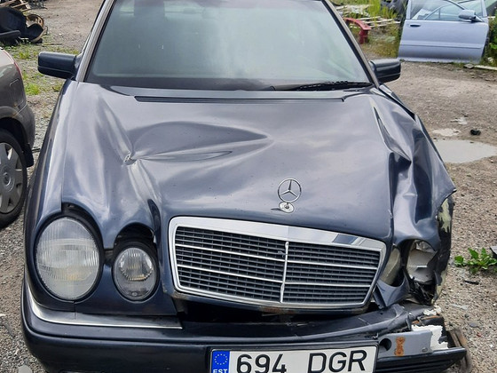 MERCEDES BENZ W210, 2,0 BENSIIN, AUTOMAAT, VARUOSAD
