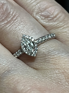 Сертифицированное золотое кольцо с бриллиантами (10 фото из 10)