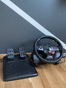 Игровой руль Logitech Driving Force GT (1 фото из 3)