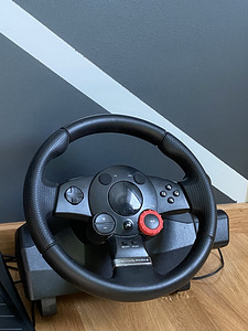 Игровой руль Logitech Driving Force GT (2 фото из 3)