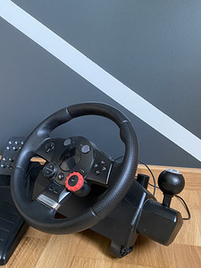 Игровой руль Logitech Driving Force GT (3 фото из 3)