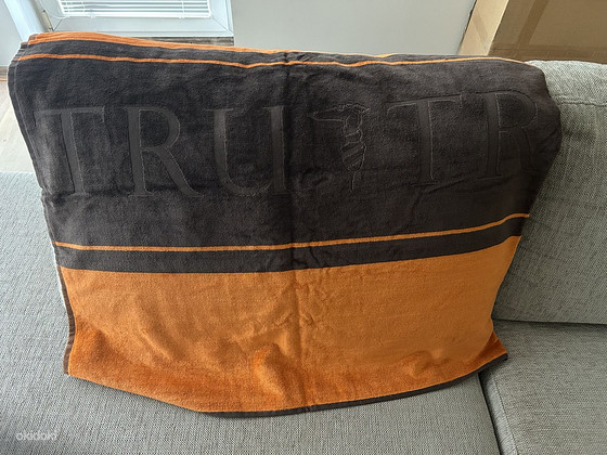 Новое пляжное/банное полотенце Trussardi
