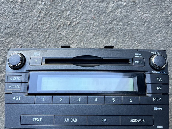 Auto raadio Toyota Avensis T27-le
