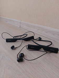 Sportlikud juhtmevabad kõrvaklapid Sony SBH70 Black (1 foto / 5)