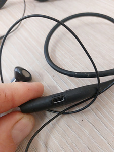 Sportlikud juhtmevabad kõrvaklapid Sony SBH70 Black (5 foto / 5)