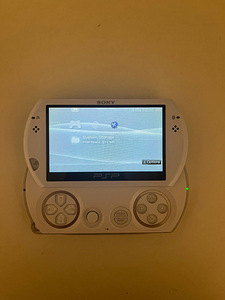 PSP GO (4 фото из 5)