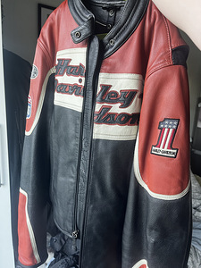Harley-Davidson naiste pärisnahast mootorrattajakk. (1 foto / 4)