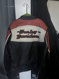 Harley-Davidson naiste pärisnahast mootorrattajakk. (2 foto / 4)