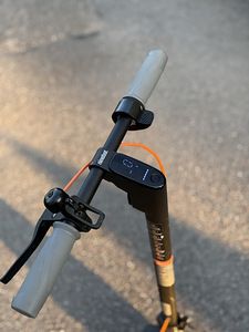 Segway Ninebot eKickscooter F40E (4 фото из 5)