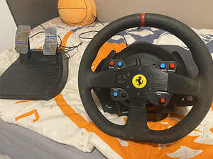 Игровой руль Thrustmaster (1 фото из 1)