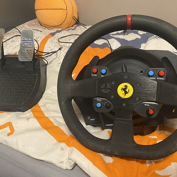 Thrustmaster mängurool
