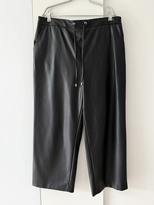 Женские брюки Mint Velvet Faux Leather Crop Wide Trousers (1 фото из 9)