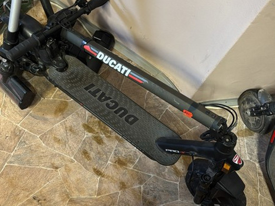 Электрический самокат Ducati Pro 2 Evo на запчасти
