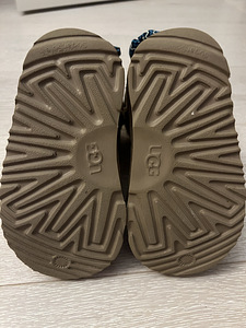Детские сапоги UGG - размер 23,5 (3 фото из 4)