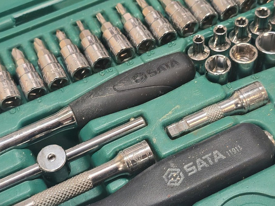 Набор головок и ключей Sata + Чемодан