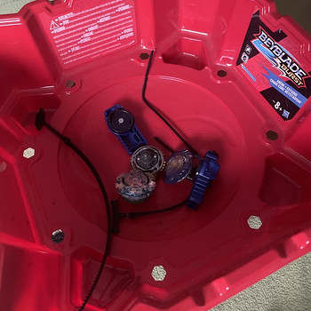 арена Beyblade