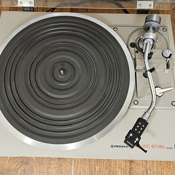 Pioneer PL-514 2-скоростной проигрыватель с ременным приводом