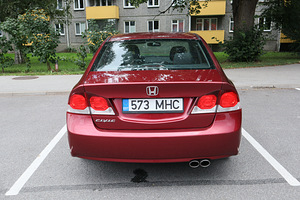 Honda Civic 2011 1.8 103kw (10 фото из 14)