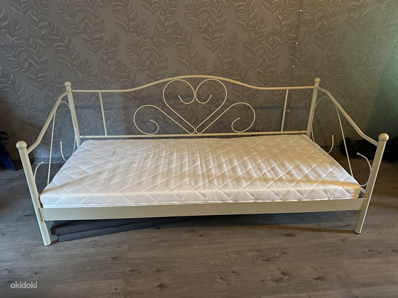Стальная кроватная рама 90x200см с матрасом и основанием