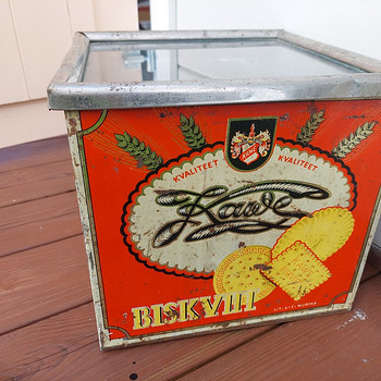 KAWE biskviidi kast