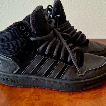 Adidas tossud