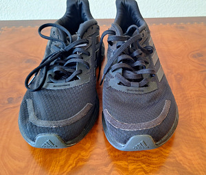 Кроссовки Adidas (3 фото из 3)