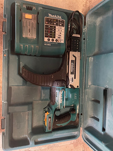Makita аккумуляторная отвертка BFR550 (1 фото из 3)