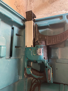 Makita аккумуляторная отвертка BFR550 (2 фото из 3)