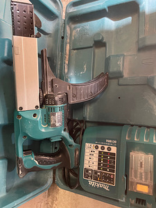 Makita аккумуляторная отвертка BFR550 (3 фото из 3)
