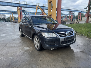 VW Touareg (1 фото из 8)